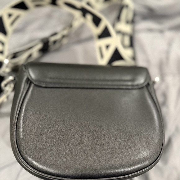 Marc Jacobs Black Crossbody Bag with Bold Strap - Picture 2 of 7